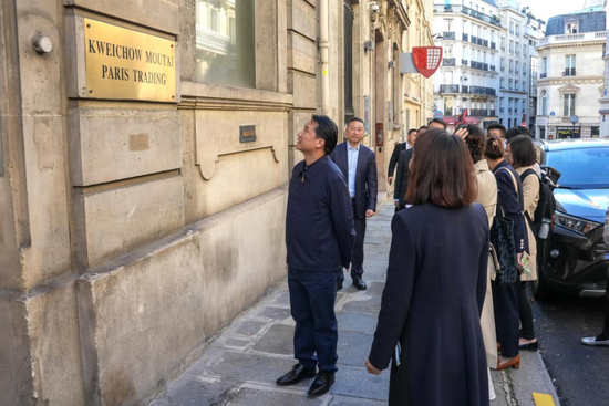 丁雄军调研巴黎贸易公司