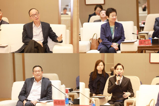 与会人员作交流发言