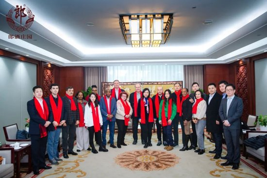 驻华使节团齐赴郎酒庄园