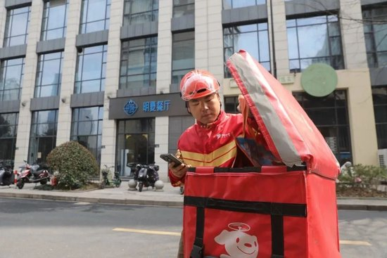杭州，京东外卖骑手/图源：视觉中国