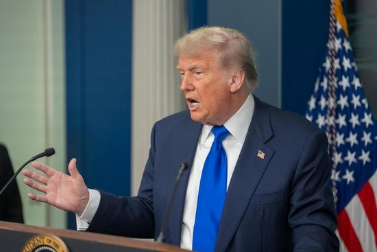 6月27日，美国总统特朗普在华盛顿白宫出席记者会。新华社记者胡友松摄