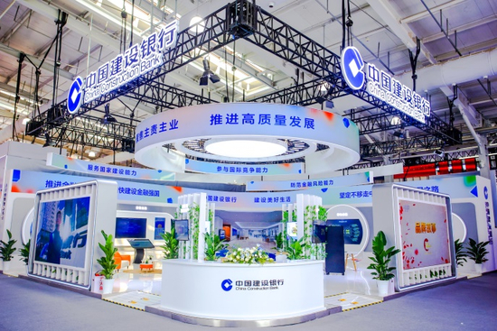 ▲建行数智金融主展台
