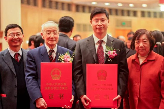  徐光宪荣获2008年度国家最高科学技术奖，图源北大官网