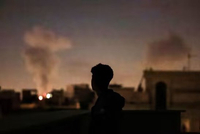 重磅评论！美国开始借刀杀人，美国当下头号的难题，就是怎么结束与伊朗的战争