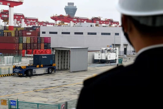 洋山海关对洋山四期自动化码头集装箱实施嵌入式智能监管