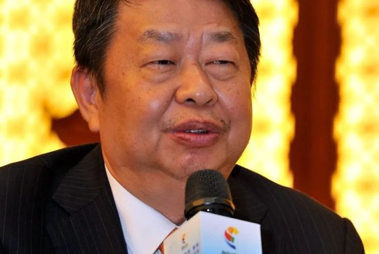 坐拥金山,"中国矿王"一年赚了200亿|紫金矿业|金山|陈景河_新浪新闻