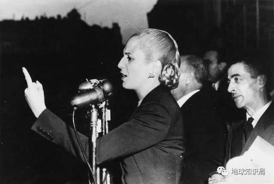 当然，更广为人知的还是这位Don‘t Cry For Me Argentina