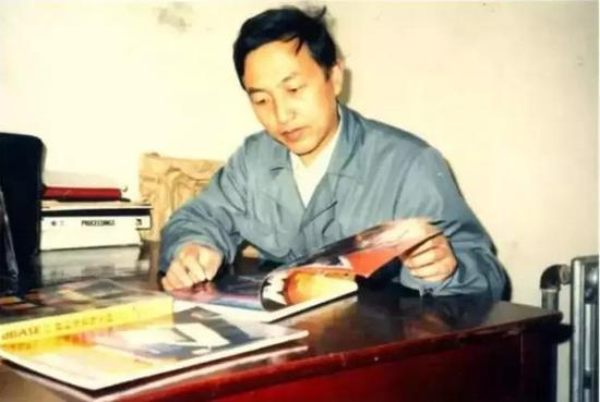 在这次会上，我第一次见到了柳传志先生。