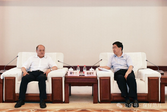 2024年5月14日，国家金融监管总局培训中心主任康华平（左一）调研西南财经大学。