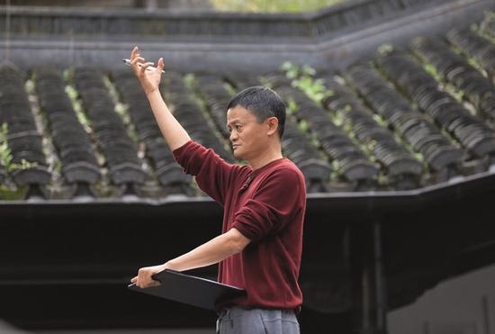 2017年3月27日，湖畔大学第三届开学典礼在杭州举行，马云讲授第一课。