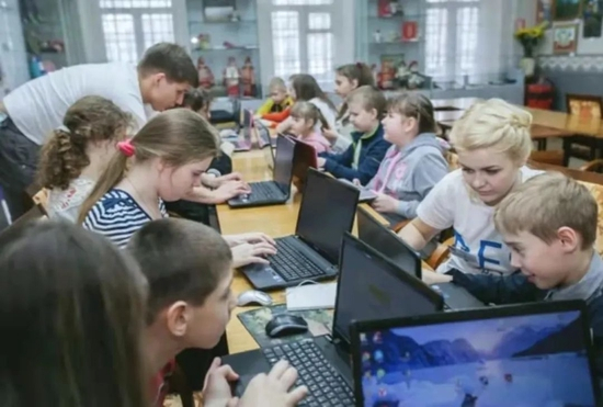 从小便被教授计算机知识的俄罗斯学生（图源：网络）