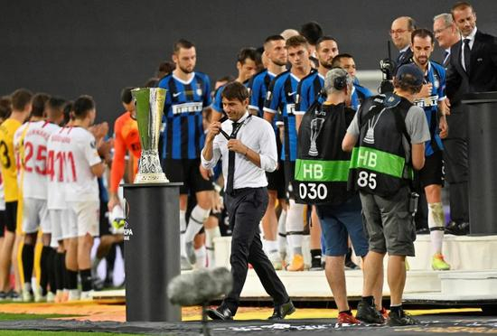 ▲1920欧联杯决赛颁奖仪式，来源视觉中国