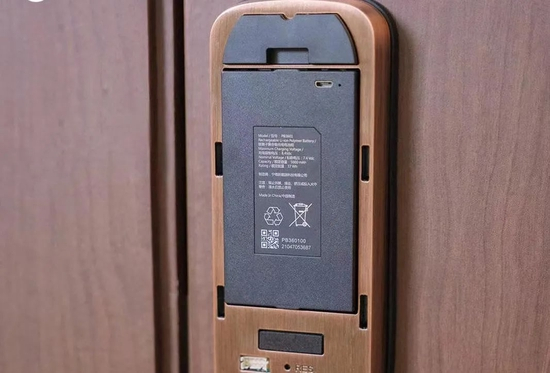 智能门锁电池｜图源：飞利浦智能锁官方微博