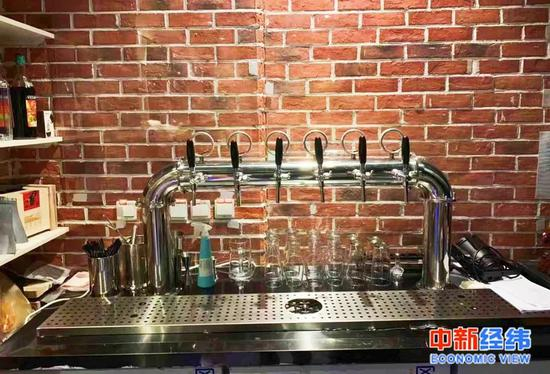 ▲精酿啤酒设备 受访者供图