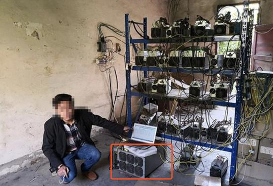 2019年11月，四川攀枝花查获一起偷电挖矿案件，红框内即为雪豹A1