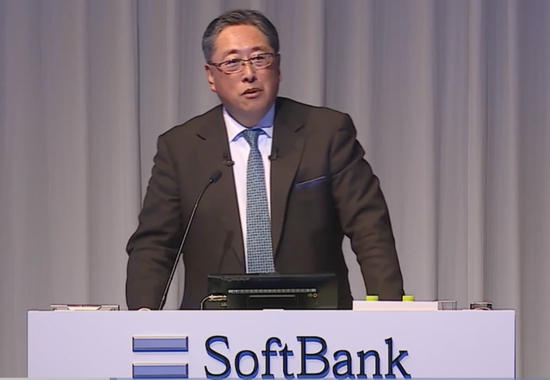 后藤芳光在最新财季财报会上，图源软银集团官网
