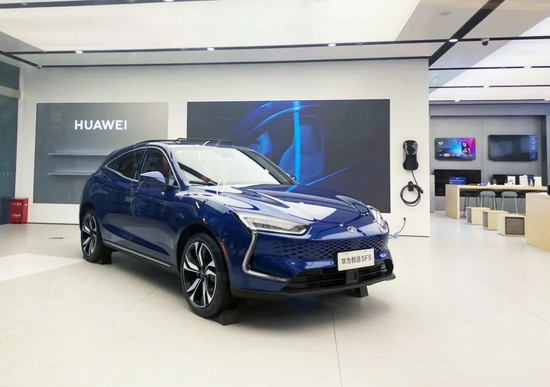 华为展厅内展示的华为智选SF5&nbsp; 来源&nbsp;/ 燃财经拍摄