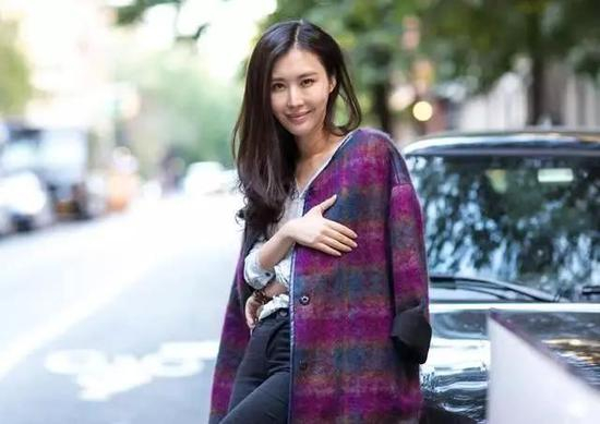 田朴珺常常喜欢向外界展示自己和政商名流交往的细节