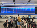 超110万内地旅客涌入香港，离港车次售罄