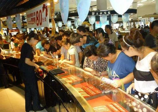 |&nbsp;黄金柜台，是“中国大妈”的专属logo