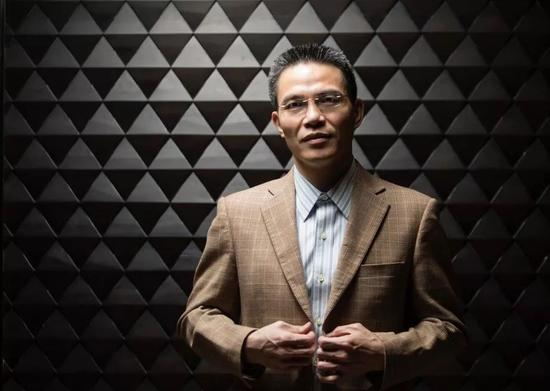 从彭志坚身上感受最强烈的是投资人惯有的聪明、职业，还有纪律。 摄影：金羽泽