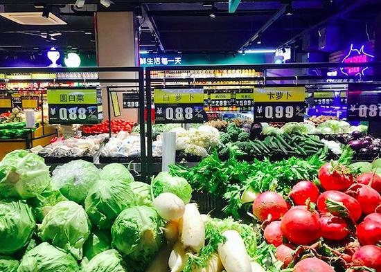 谊品生鲜的生鲜陈列以非包装菜为主。摄影：赵晓娟