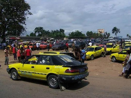 　　▲阿比让街头的出租车