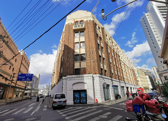 （德邻公寓大楼全貌）