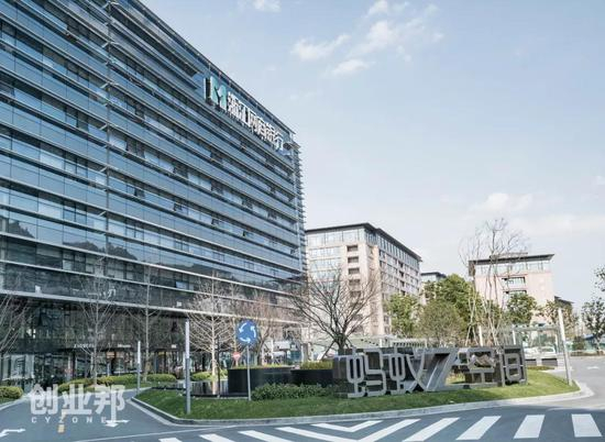 2017年8月份，蚂蚁金服正式启用了这座名为‘Z空间’的新园区 | 图虫创意