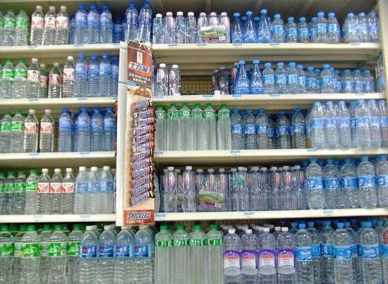 瓶装水江湖 @视觉中国