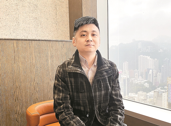 黄俊认为，若港股实行“T+1”，建议可先在正股实施，之后再扩展至其他产品。