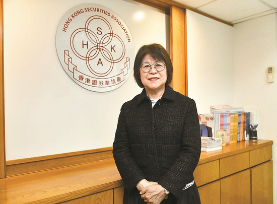 高鹃称，若日后改以“T+1”结算，部分券商或须付出较多成本，进行系统底层更改工程。