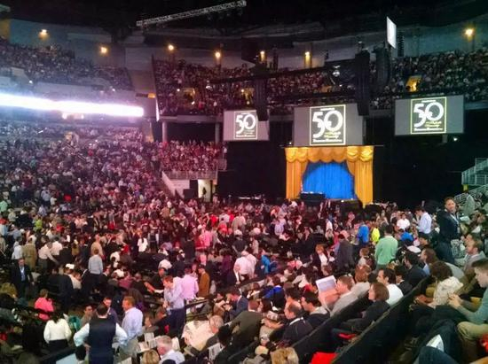 伯克希尔·哈撒韦的年度会议，伯克希尔首席执行官不需要参加。