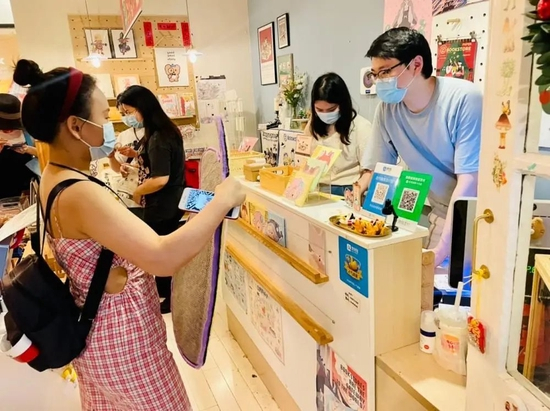 “这个地垫怎么卖？它是原创的插画吗？”