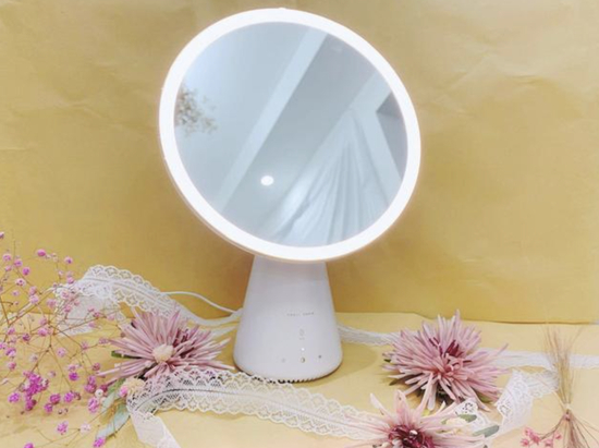 ▲天猫精灵智能美妆镜Queen