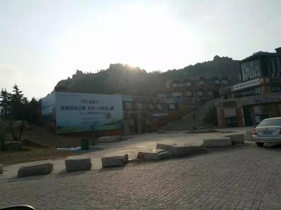 万科青岛小镇依山而建