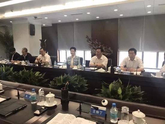 李小琳同志和集团领导开会合影&nbsp;&nbsp;