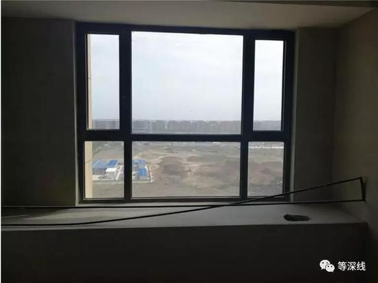 位于东丽区祥云路一楼盘，小区内私家车多为外地牌照 &nbsp; &nbsp;&nbsp;《等深线》记者 郭婧婷 摄影