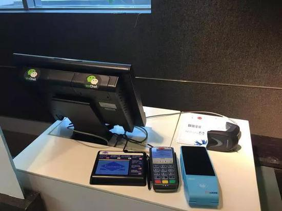 ▲Citcon为美国商家提供的Pos机 （最右）