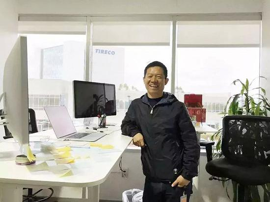 贾跃亭在美国，图片来源：汽车商业评论