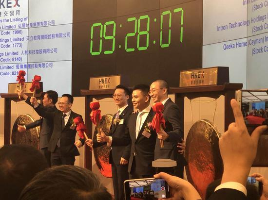 映客在港交所敲钟现场