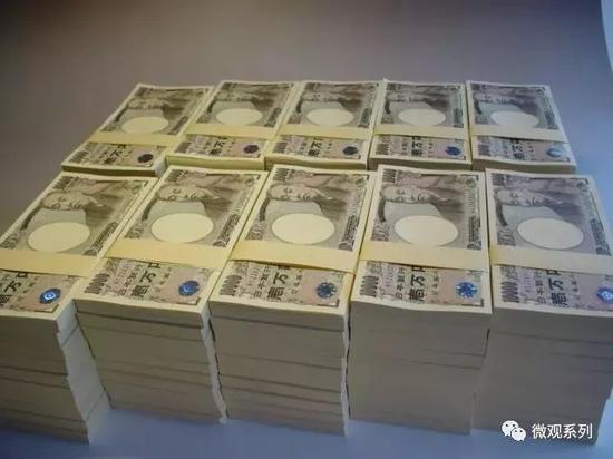 　　日元，堆成钱山