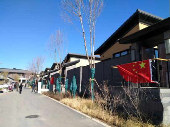 被拆前的房屋。11月18日下午，109栋房子在钩机轰鸣声中灰飞烟灭&nbsp; 中房报记者 向军 / 摄