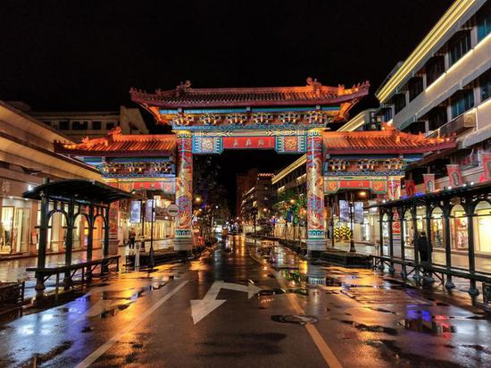 曾经人流熙攘的横店万盛街如今有些冷清