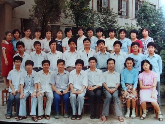 1988年夏，马云的毕业照，你找到他了吗