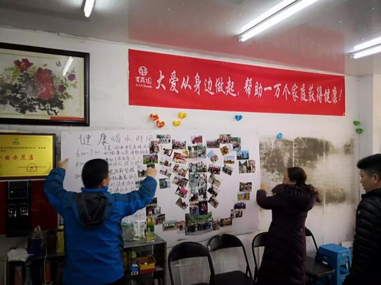 ▲执法人员检查现场