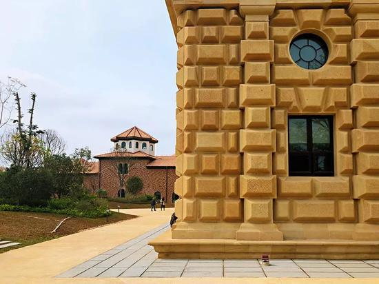 在去J区弗里堡和K区勃艮第的路上，便利店真不少。