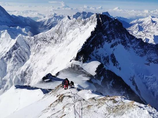 摄于孙义全5月21日接近顶峰时，当时线路上几乎没有人