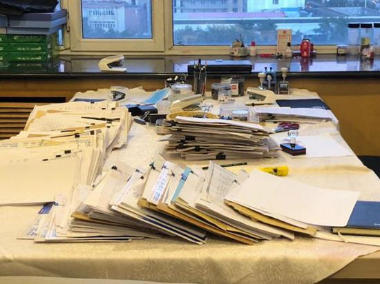 图：督导组工作台一隅。摄影：吴一然