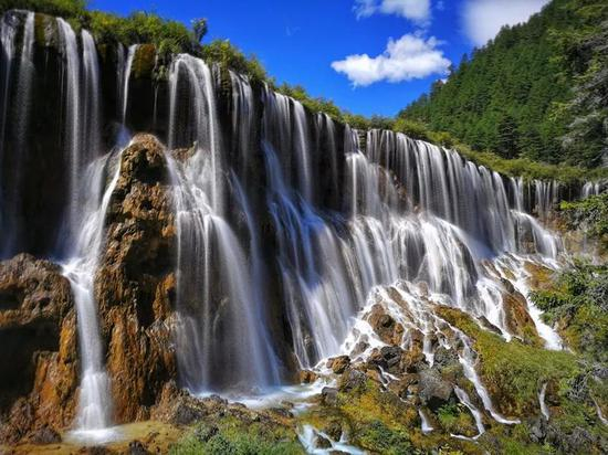 ▷地震前的诺日朗瀑布